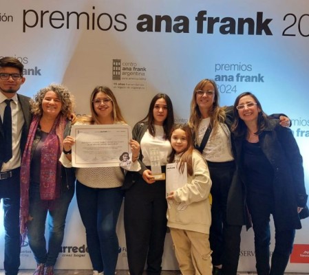 Guía Egreso gana el primer puesto del Premio Ana Frank