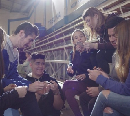 #MostraTuPoder Elegir si tener sexo o no, con quién y cuándo: la nueva campaña sobre sexualidad para “les” adolescentes - Clarín